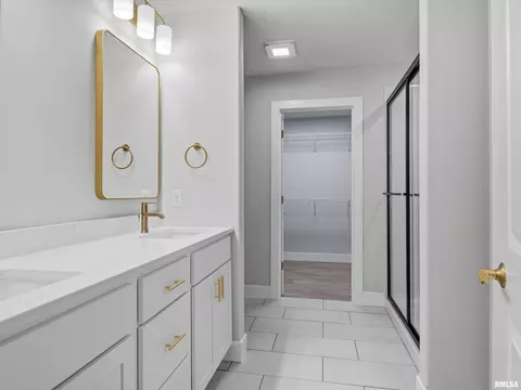 Bath - 1701 Ambleside Dr, Springfield, IL 62711 photo 1 of 5