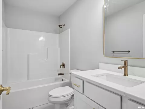 Bath - 1701 Ambleside Dr, Springfield, IL 62711 photo 4 of 5