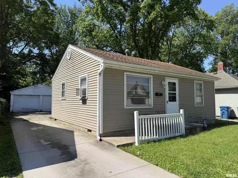 2238 E Stuart St, Springfield, IL 62703 photo 2