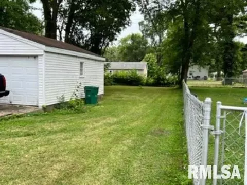 2238 E Stuart St, Springfield, IL 62703 photo 4