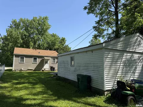 2238 E Stuart St, Springfield, IL 62703 photo 5