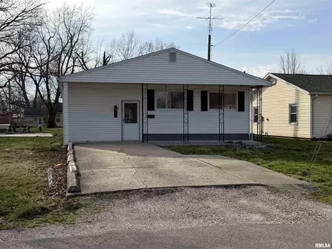 27 N High St, Winchester, IL 62694