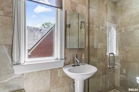 Bath - 1050 Williams Blvd, Springfield, IL 62704 photo 8 of 11