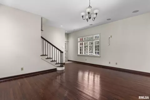 Living - 1050 Williams Blvd, Springfield, IL 62704 photo 6 of 7