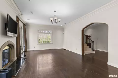 Living - 1050 Williams Blvd, Springfield, IL 62704 photo 3 of 7