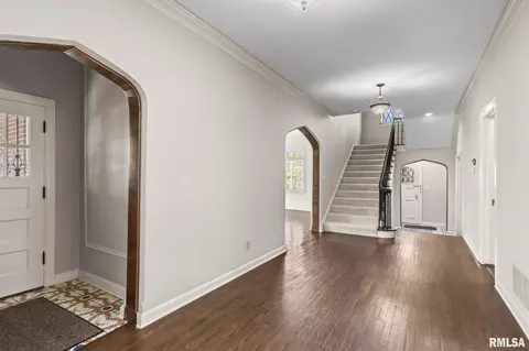 Entry Way - 1050 Williams Blvd, Springfield, IL 62704 photo 3 of 11