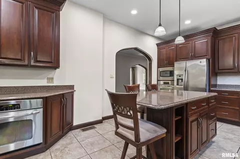 Kitchen - 1050 Williams Blvd, Springfield, IL 62704 photo 4 of 5