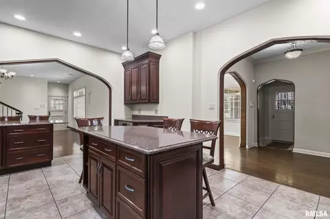 Entry Way - 1050 Williams Blvd, Springfield, IL 62704 photo 4 of 11