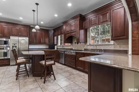 Kitchen - 1050 Williams Blvd, Springfield, IL 62704 photo 2 of 5