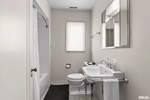 Bath - 1050 Williams Blvd, Springfield, IL 62704 photo 9 of 11