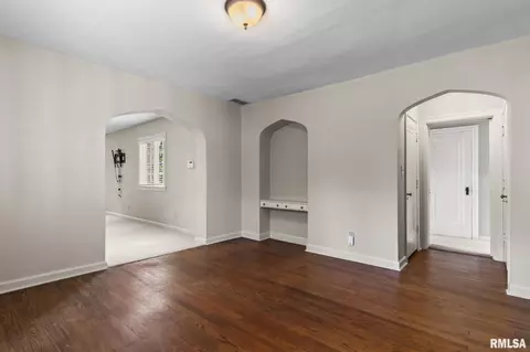 Living - 1050 Williams Blvd, Springfield, IL 62704 photo 7 of 7