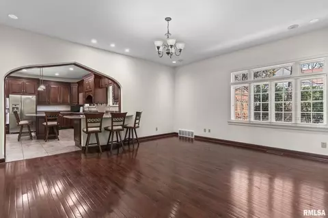 Living - 1050 Williams Blvd, Springfield, IL 62704 photo 4 of 7