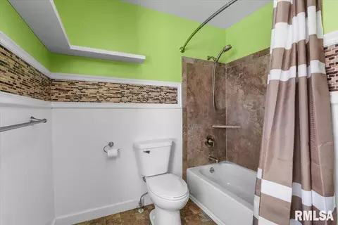 Bath - 534 W Vine St, Springfield, IL 62704 photo 1 of 2
