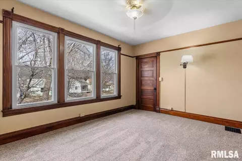 Bedroom - 534 W Vine St, Springfield, IL 62704 photo 3 of 6