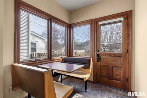 Exterior - 534 W Vine St, Springfield, IL 62704 photo 2 of 5