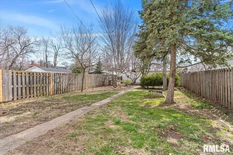 Exterior - 534 W Vine St, Springfield, IL 62704 photo 4 of 5