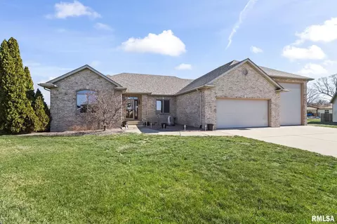 2104 Dubsdread Dr, Springfield, IL 62711