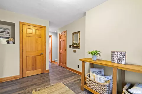 180 E Hazel Dell Ln, Springfield, IL 62712 photo 4