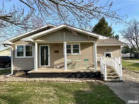 118 E Main St, Woodson, IL 62695