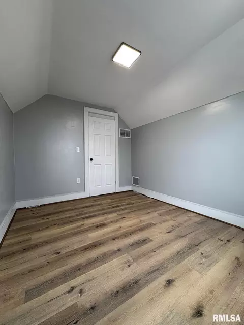 Bedroom - 1045 N Osburn Ave, Springfield, IL 62702 photo 4 of 6