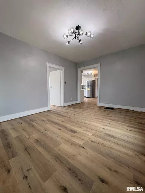 Living - 1045 N Osburn Ave, Springfield, IL 62702 photo 2 of 3