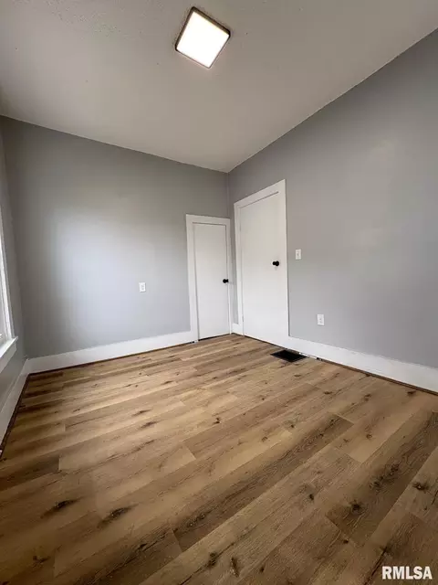 Bedroom - 1045 N Osburn Ave, Springfield, IL 62702 photo 2 of 6