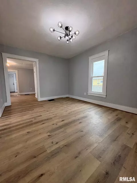 Living - 1045 N Osburn Ave, Springfield, IL 62702 photo 3 of 3