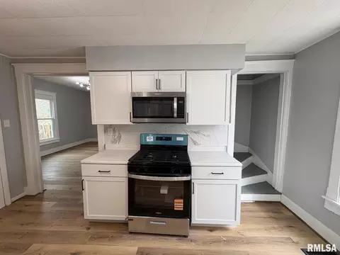 Kitchen - 1045 N Osburn Ave, Springfield, IL 62702 photo 3 of 3