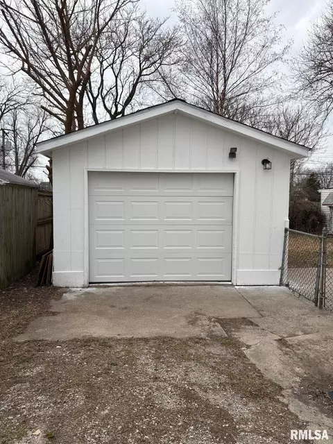 Other - 1045 N Osburn Ave, Springfield, IL 62702 photo 6 of 12