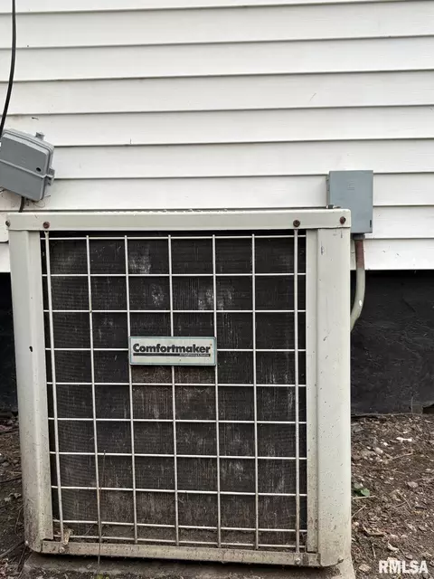 Other - 1045 N Osburn Ave, Springfield, IL 62702 photo 8 of 12
