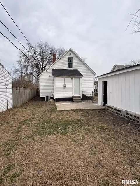 Exterior - 1045 N Osburn Ave, Springfield, IL 62702 photo 1 of 2