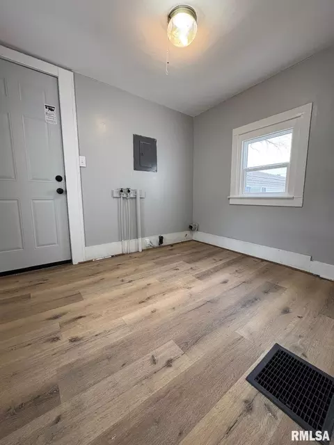 Other - 1045 N Osburn Ave, Springfield, IL 62702 photo 4 of 12