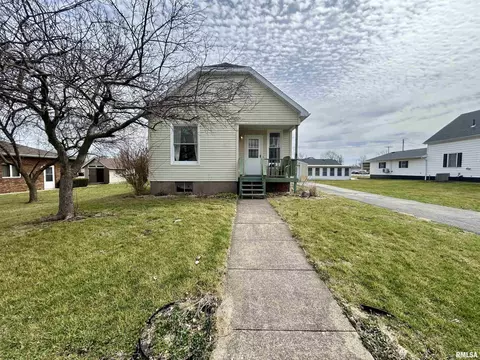 404 South St, Morrisonville, IL 62546