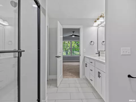 Bath - 1703 Ambleside Dr, Springfield, IL 62711 photo 2 of 3