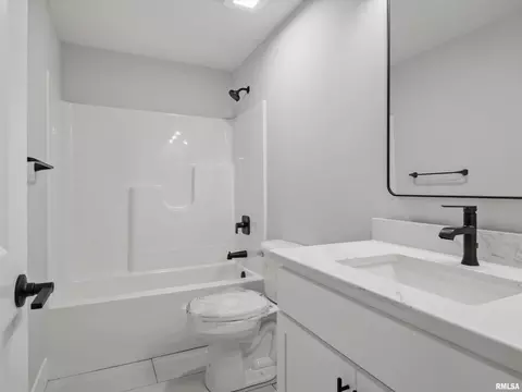 Bath - 1703 Ambleside Dr, Springfield, IL 62711 photo 3 of 3