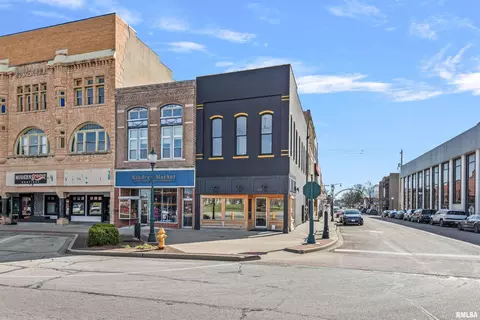 74 E Central Park Plz, Jacksonville, IL 62650