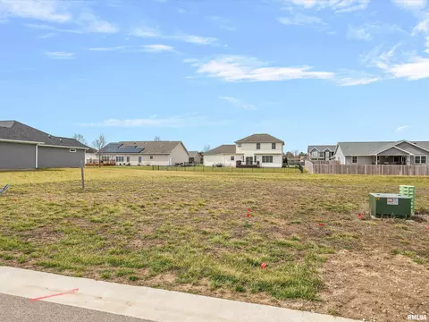 405 Sundown Ln, Chatham, IL 62629