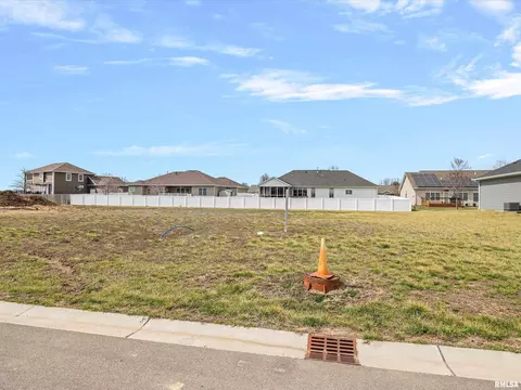 413 Sundown Ln, Chatham, IL 62629