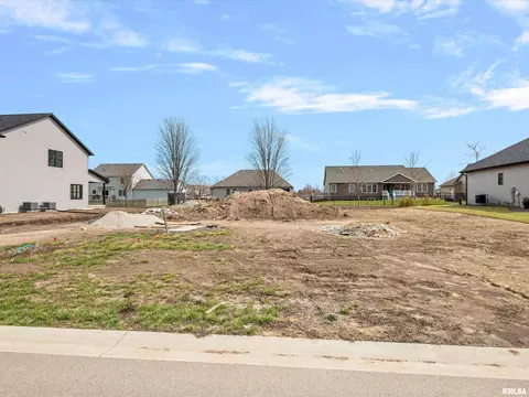 416 Manor Hill Dr, Chatham, IL 62629