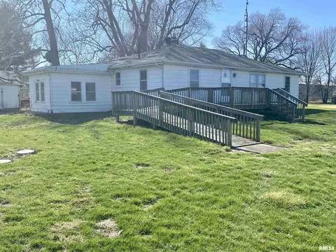124 E Prairie St, Broadwell, IL 62634