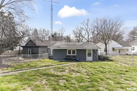 Exterior - 527 Wood Ave, Springfield, IL 62702 photo 4 of 5