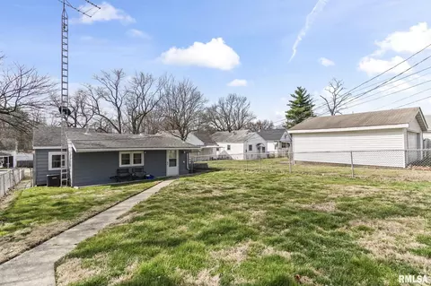 Exterior - 527 Wood Ave, Springfield, IL 62702 photo 3 of 5