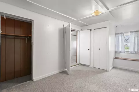 Bedroom - 527 Wood Ave, Springfield, IL 62702 photo 2 of 6