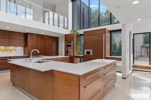 Kitchen - 1111 Williams Blvd, Springfield, IL 62704 photo 4 of 4