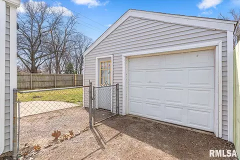 Exterior - 2941 Hoover St, Springfield, IL 62703 photo 3 of 5