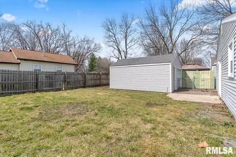 Exterior - 2941 Hoover St, Springfield, IL 62703 photo 4 of 5