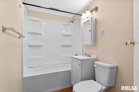 Bath - 2941 Hoover St, Springfield, IL 62703 photo 2 of 2