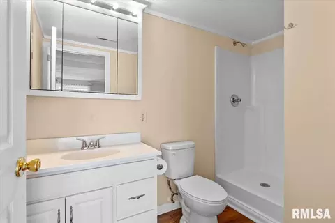 Bath - 2941 Hoover St, Springfield, IL 62703 photo 1 of 2