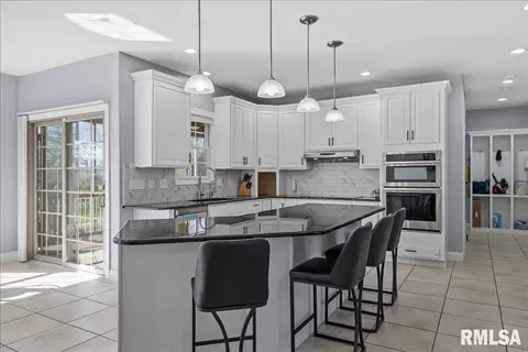 Kitchen - 2505 Centennial Dr, Springfield, IL 62711 photo 5 of 5