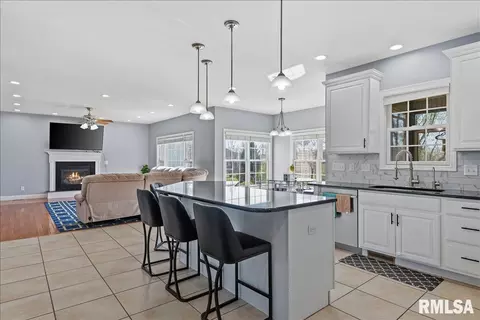 Kitchen - 2505 Centennial Dr, Springfield, IL 62711 photo 2 of 5